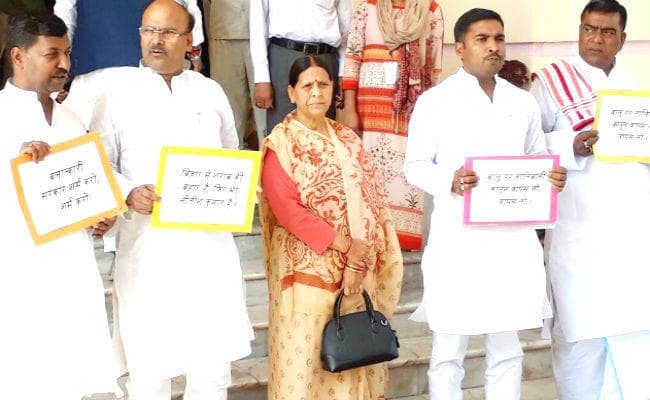 Bihar Budget 2018 : काराकाट MLA ने विधायक निधि से सभी विस क्षेत्रों में CCTV लगवाने का दिया प्रस्ताव, CM ने किया समर्थन