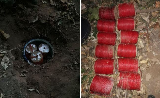 झारखंड : गिरफ्तार नक्सलियों की निशानदेही पर भारी मात्रा में गोला-बारूद बरामद