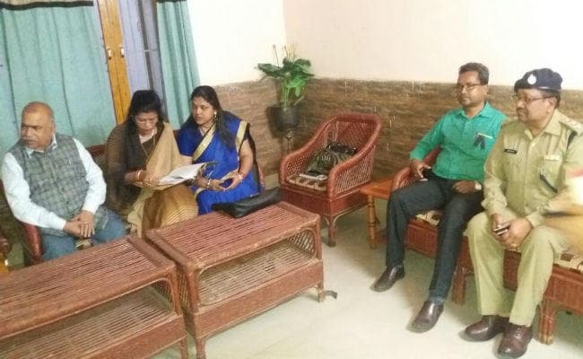 जेलर पर महिला कक्षपालों से दुर्व्यवहार का आरोप, जांच करने पहुंची महिला आयोग की टीम
