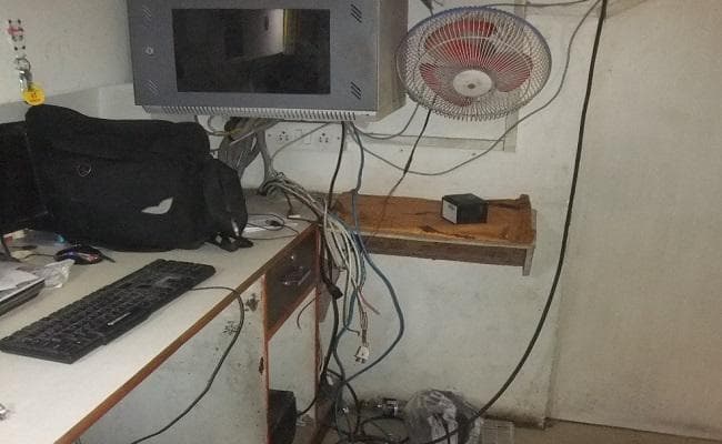 बिहार : सासाराम में कर्मचारियों को बंधक बना वी मार्ट मॉल में भीषण डकैती, 13 लाख की लूट