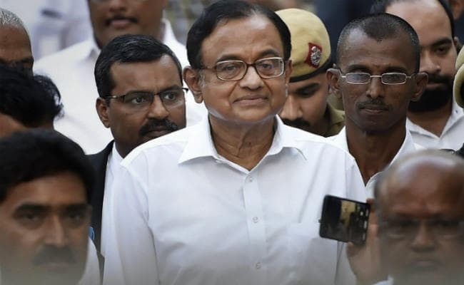 केंद्र के इशारे पर मेरे पिता की छवि धूमिल करने का काम कर रही है सीबीआई : कार्ति चिदंबरम