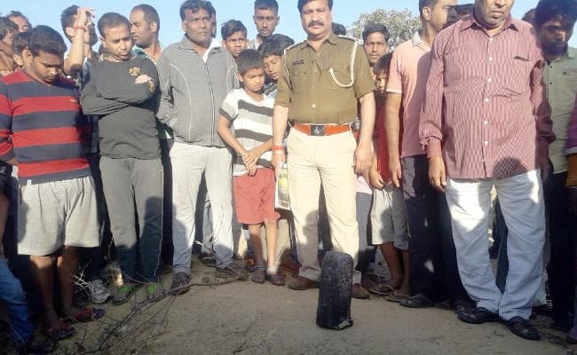 Hazaribagh : बारेदा जंगल की झाड़ियों में मिला चौपारण के मंदिर से गायब शिवलिंग, जल्द गिरफ्त में होंगे चोर