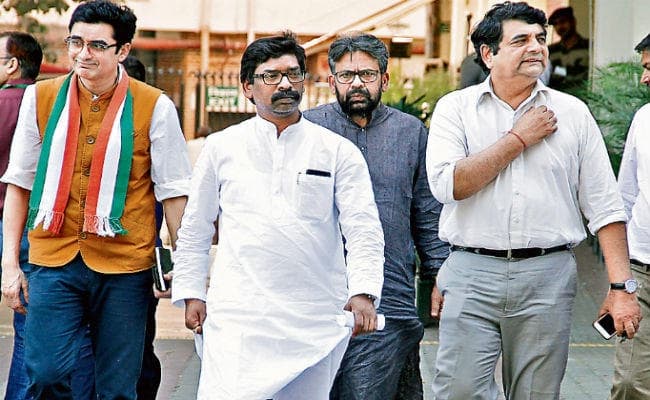 झारखंड : हेमंत की पीठ थपथपा कर कांग्रेस ने दिया संदेश, झामुमो को साथ लाने के लिए फेंका पासा
