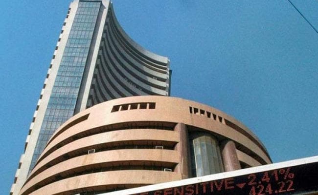 बाजार में गिरावट जारी, सेंसेक्स में 130 अंक फिसला, निफ्टी 10200 के पास