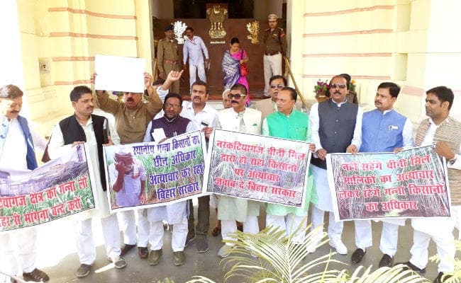 #LIVE : सदन में उठा शराब के साथ शिक्षा मंत्री की वायरल तस्वीर का मामला