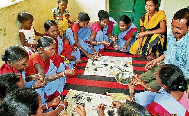 जमशेदपुर : 200 महिलाओं को पैरों पर खड़ा किया राजू सबर ने....जानें