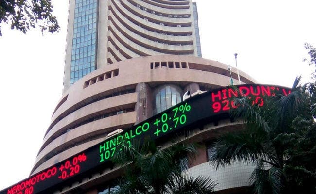 छह दिन की गिरावट के सिलसिले पर ब्रेक, 318 अंक चढ़कर बंद हुआ सेंसेक्स