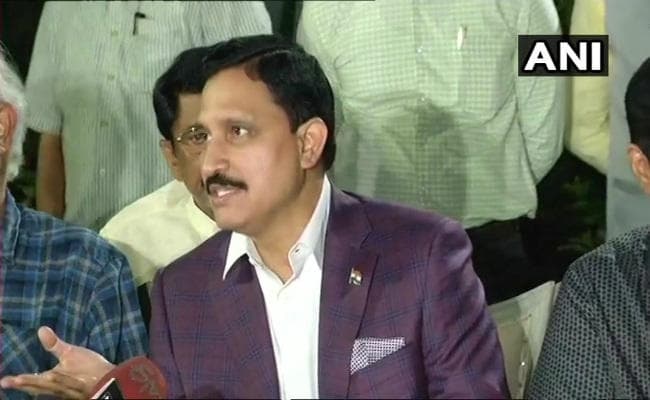 आंध्रप्रदेश : टीडीपी के दो मंत्रियों अशोक गजपति व वाइएस चौधरी ने पीएम मोदी को सौंपा इस्तीफा