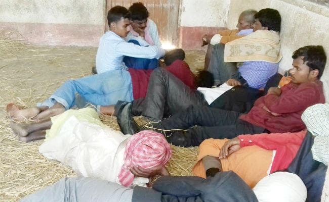 दूसरी शादी करने पहुंचा दूल्हा बना बरातियों संग बंधक, लड़की के घर पहुंच कर दूल्हे की पत्नी ने खोला राज