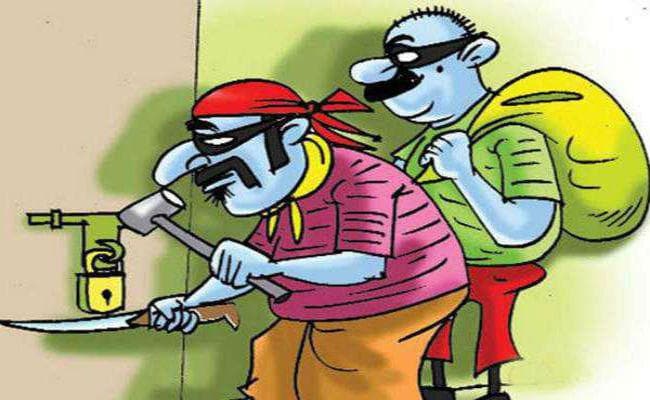 बिहार : घरवाले गये शादी में, चोरों ने उड़ाये 15 लाख के गहने