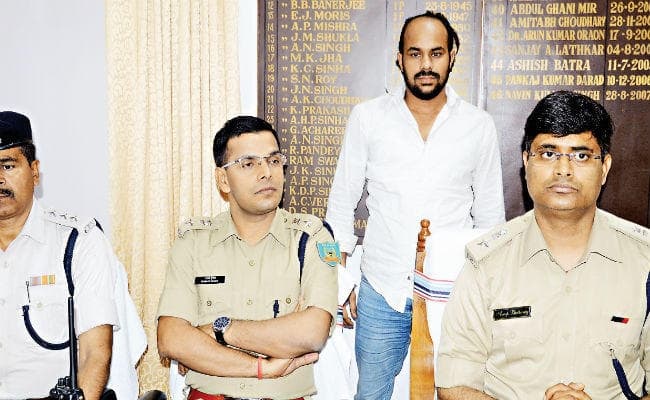 बिहार : जमशेदपुर के झामुमो नेता की हत्या का आरोपित हरीश सिंह पटना में गिरफ्तार, झारखंड पुलिस को सौंपा गया