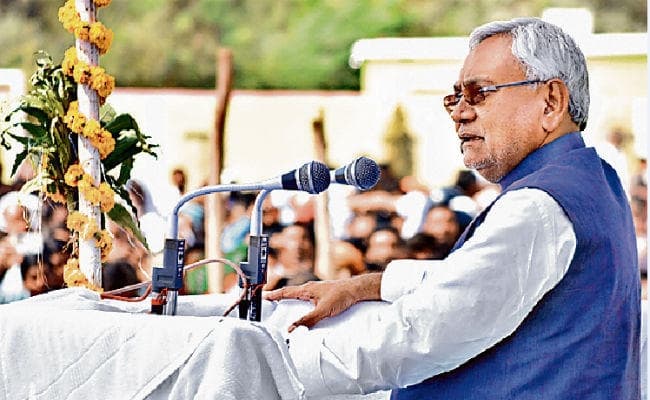 बिहार उपचुनाव : भभुआ-जहानाबाद में सीएम की सभाएं, कहा,  शराबबंदी के बाद वही लोग बोल रहे हैं, जो धंधेबाज हैं