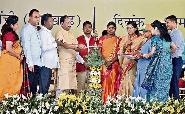 झारखंड  : मुख्यमंत्री रघुवर दास ने राज्य के 52 हजार सखी मंडलों को दिया 470 करोड़ का कर्ज, Video