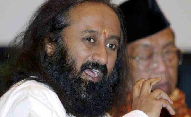 अयोध्या विवाद पर भड़काऊ बयान को लेकर श्री श्री रविशंकर के खिलाफ मामला दर्ज