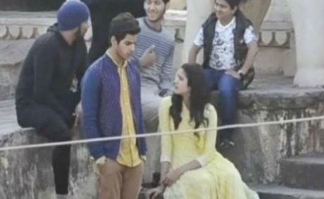 VIDEO: जाह्नवी और ईशान की फिल्म ''धड़क'' के सेट का एक वीडियो वायरल, आप भी देखें