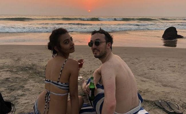 बिकनी तसवीर को लेकर ट्रोल हुईं थीं राधिका आप्‍टे, अब कहा- क्‍या बीच पर साड़ी पहनूं...