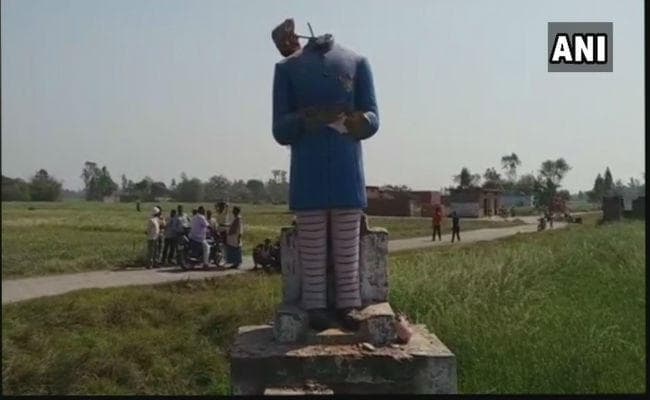 अब आजमगढ़ में तोड़ी गयी अंबेडकर की मूर्ति