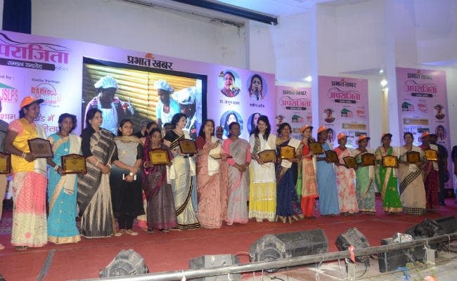 VIDEO : प्रभात खबर ने रंगारंग समारोह में किया अपराजिताओं को सम्‍मानित