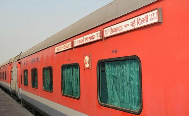 लेटलतीफी में पैसेंजर-एक्सप्रेस ही नहीं राजधानी-शताब्दी-दुरंतो भी आगे, 11 महीने में 2.91 लाख ट्रेन लेट