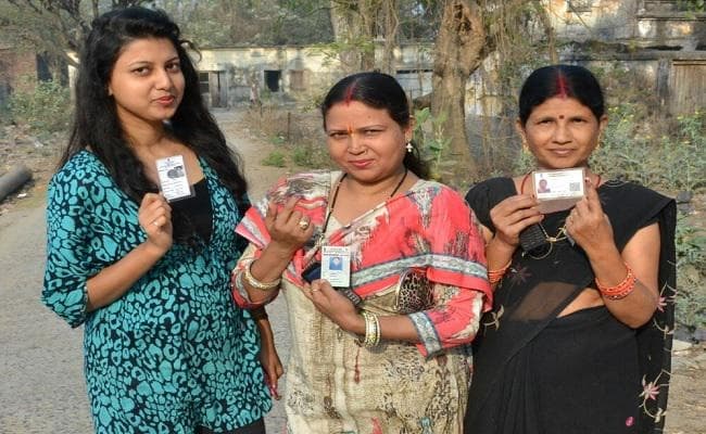 बिहार उपचुनाव : अररिया में आधा दर्जन बूथ पर EVM के गड़बड़ी के कारण देर से शुरू हुआ मतदान