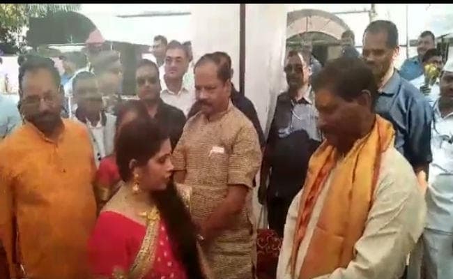 IN PICS : रघुवर दास और अर्जुन मुंडा की शादी की सालगिरह, दोनों ने एक - दूसरे को दी बधाई