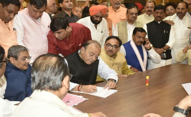 राज्यसभा चुनाव : अरूण जेटली ने राज्यसभा के लिए नामांकन किया