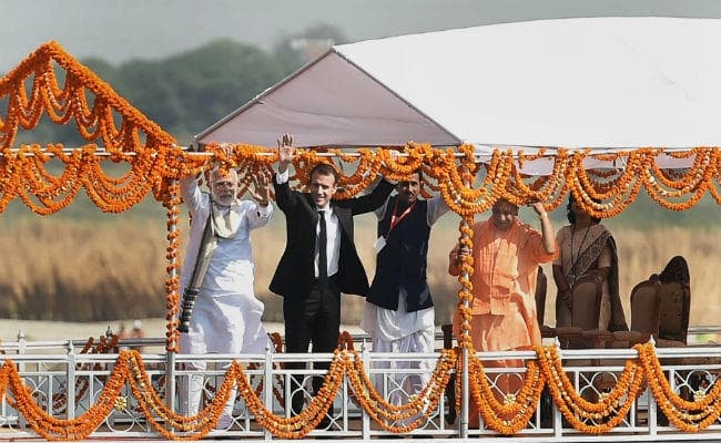 पीएम मोदी ने फ्रांस के राष्ट्रपति इमैनुअल मैक्रों को दिखाई काशी, लोक संगीत का भी लिया आनंद