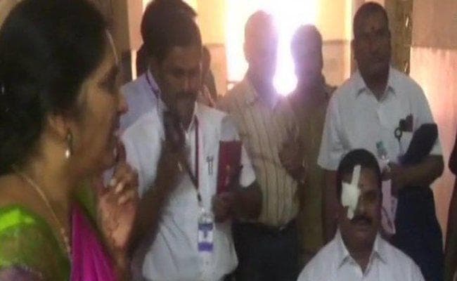 तेलंगाना : संयुक्त सत्र के दौरान फेंके गये हेडफोन से विधानपरिषद के सभापति की आंख चोटिल