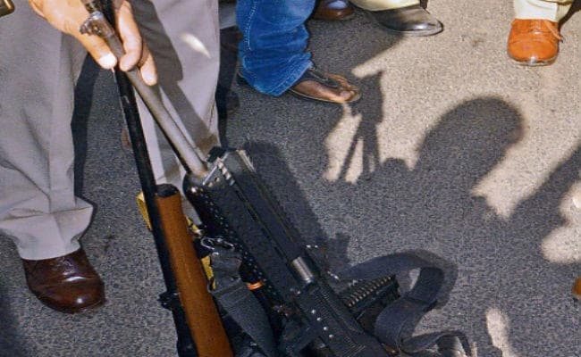 जम्मू-कश्मीर से बनवा रहे पिस्टल का लाइसेंस, स्टेटस बढ़ाने के लिए लाइसेंसी राइफल को दे रहे एके-47 का लुक