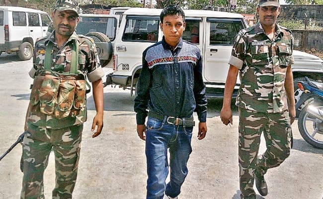 गुमला : सबजोनल कमांडर करण सम्राट ने किया सरेंडर, तीन साल में 12 से अधिक लोगों की हत्या की