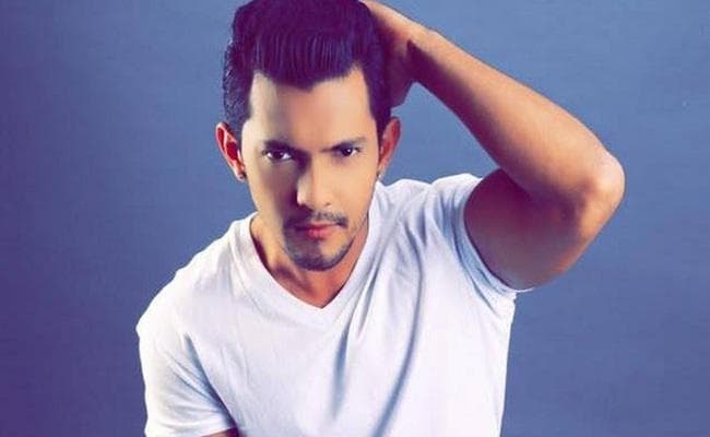 Rash Driving मामले में गिरफ्तार हुए गायक आदित्य नारायण, आगे फिर क्या हुआ जानें...