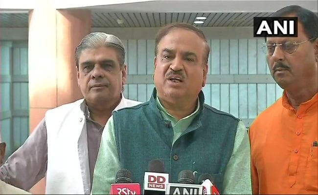 लोकसभा की कार्यवाही स्थगित, बोले अनंत कुमार- सोनिया-राहुल को लोकतंत्र पर भरोसा नहीं