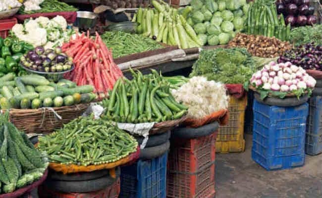 Coronavirus In Ranchi : रांची के सब्जी मंडियों में भीड़ को काबू करने के लिए 2000 पुलिसकर्मी होंगे तैनात, पालन नहीं करने वालों पर पड़ेंगे डंडे