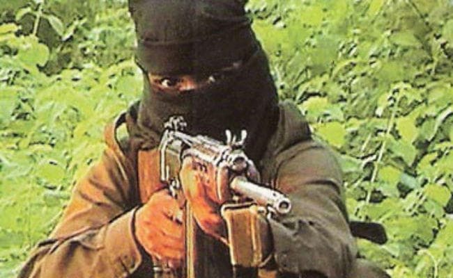 झारखंड : भाजपा की महिला कार्यकर्ता समेत दो को नक्सलियों ने मारी गोली, मिला पर्चा