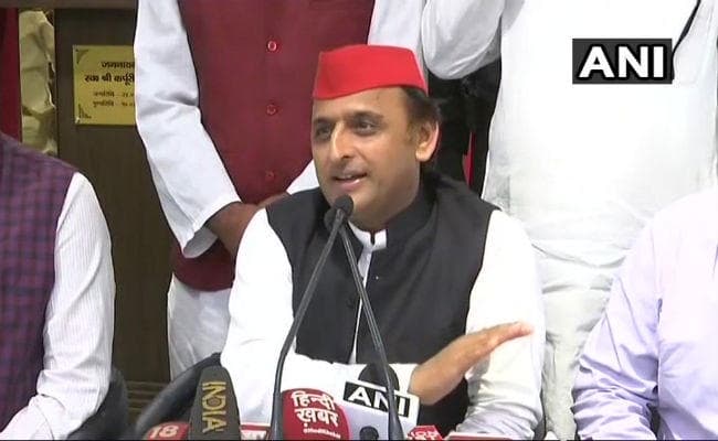 बोले अखिलेश, दलित पिछड़ों की हुई जीत, मायावती - अमर से रिश्ते पर भी तोड़ी चुप्पी