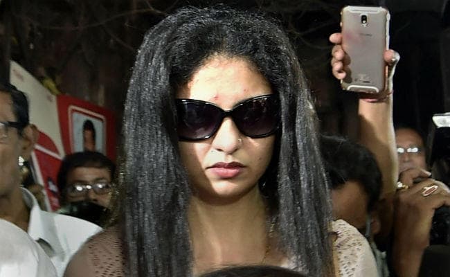 हसीन जहां का हुआ मेडिकल टेस्ट, शमी के भाई पर लगाया था बलात्कार का आरोप हसीन जहां का हुआ मेडिकल टेस्ट, शमी के भाई पर लगाया था बलात्कार का आरोप