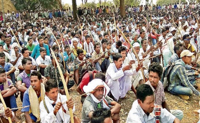 खूंटी: पुलिस की चौकसी के बीच अड़की के 5 गांवों में हुई पत्थलगड़ी, CM, DC व SP कानून तोड़ कर घुस रहे हैं वर्जित क्षेत्र में