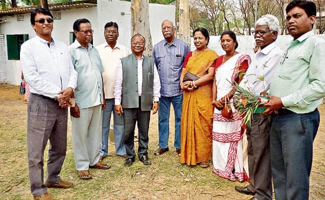 जमशेदपुर : पूर्व स्पीकर पृथ्वी माझी ने प्रशासन को दी नसीहत, कहा, पत्थलगड़ी के नाम पर ग्रामीणों को परेशान ना करें