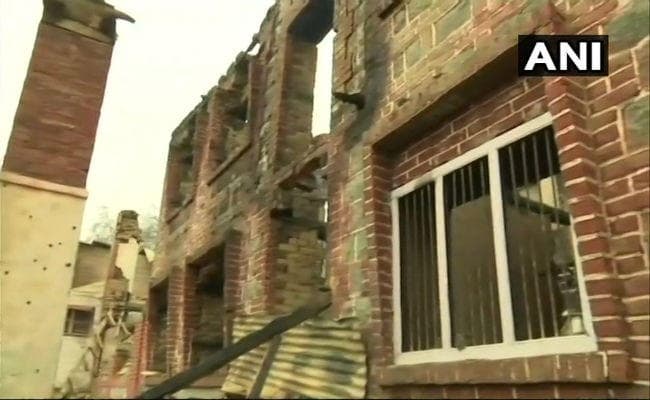 जम्मू-कश्मीर में हथियार छीनने की कोशिश के बाद मुठभेड़, दो आतंकी ढेर