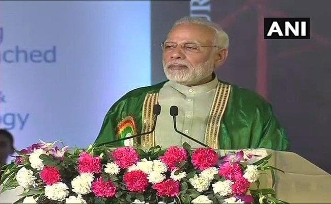 पीएम मोदी का वैज्ञानिकों से अपील : स्कूली बच्चों संग हर साल बिताएं 100 घंटे, स्टीफन हाॅकिंग ने माना था दोस्त
