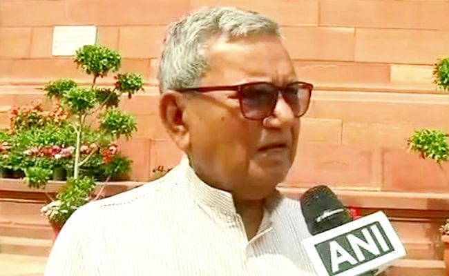 अररिया : आपत्तिजनक वीडियो वायरल होने के बाद भाजपा सांसद ने कहा- धीरे-धीरे ''पाकिस्तान'' बन जायेगा पूर्व बिहार