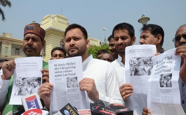 VIDEO : तेजस्वी ने पूछे सीबीआई से तीखे सवाल, सुशील मोदी ने कहा- लालू का परिवार...