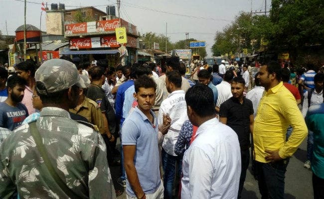 रांची का चुटिया गोलीकांड : नाराज लोगों ने किया रोड जाम, सीबीआइ जांच की मांग