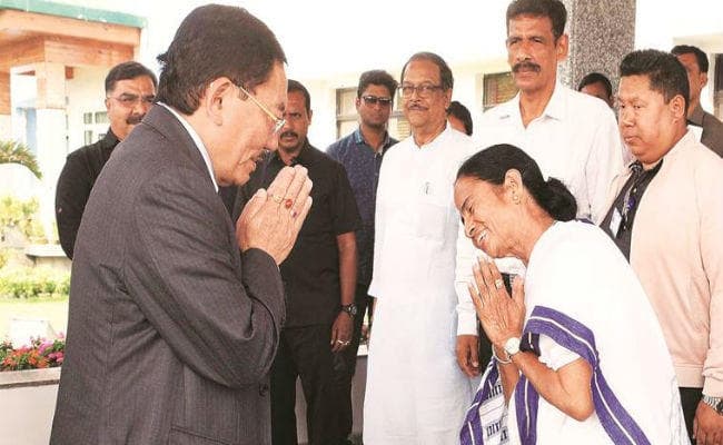 दार्जिलिंग पर सभी मतभेद खत्म, गर्मजोशी के साथ हुई ममता और चामलिंग में मुलाकात