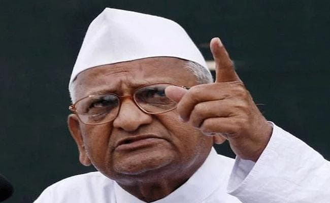 पटना पहुंचे अन्ना हजारे ने अरविंद केजरीवाल पर कसा तंज