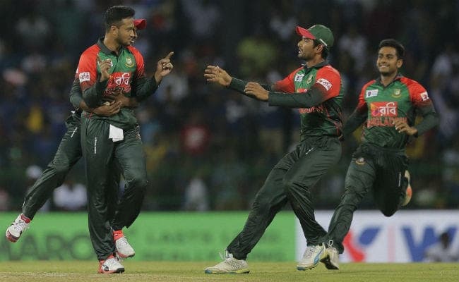 श्रीलंका के खिलाफ T-20 मैच में अंपायर के फैसले का विरोध करने पर कप्‍तान शाकिब व नुरूल पर जुर्माना