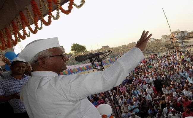 भ्रष्टाचार के दलदल में फंस कर देश हो रहा बर्बाद, पैसे की राजनीति लोकतंत्र के लिए घातक : अन्ना