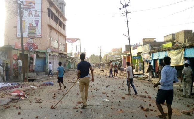 बिहार : भागलपुर में जुलूस के दौरान दो गुटों में तनाव, पत्थरबाजी, पुलिस टीम पर बम से हमला