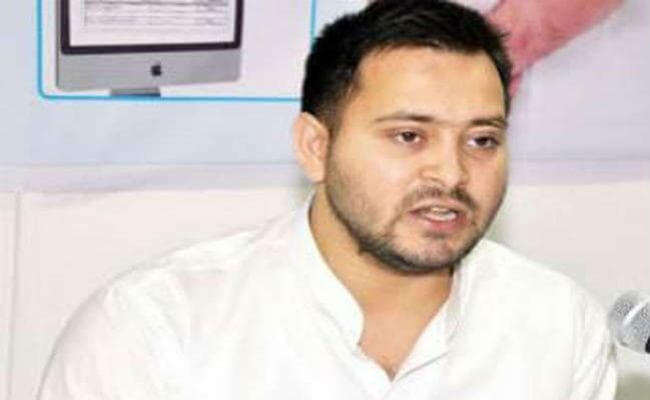 रांची: रिम्स में कार्यकर्ताओं की गहमागहमी, तेजस्वी ने कहा, नीतीश को जनता ने विकास के लिए चुना, विनाश कर रहे हैं