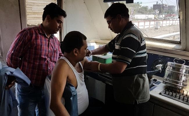 बिहार : आपसी विवाद में हमलावरों ने सवारी ट्रेन के दो यात्रियों को गोली मार किया घायल